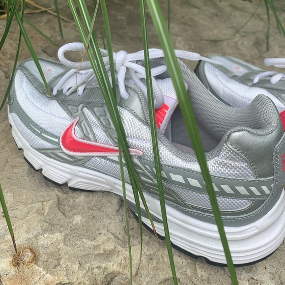 NIKE Women’s White Gray Silver Pink Sneakers Running Shoes - Picture 9 of 12